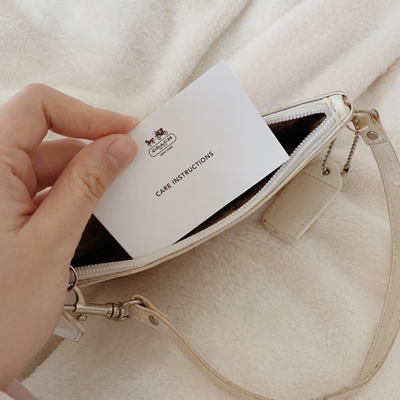 coach pouch!! - Picture 4 of 4